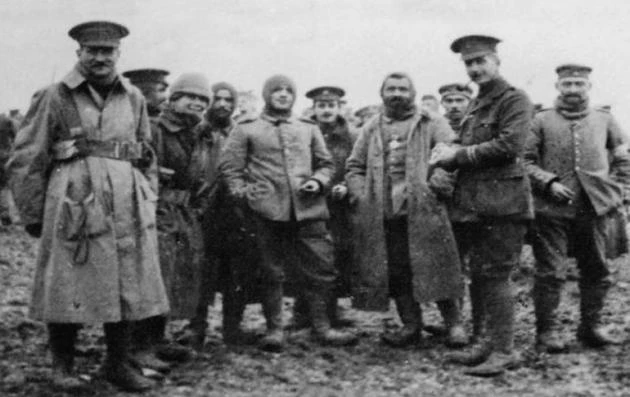 Η ιστορία της «ανακωχής των Χριστουγέννων» του Πρώτου Παγκοσμίου Πολέμου (βίντεο)